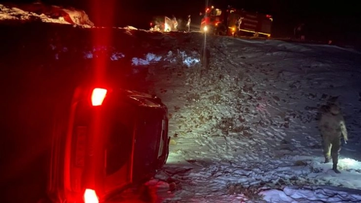 Otomobil şarampole yuvarlandı: 1 ölü, 1 yaralı