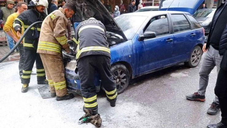 Otomobil seyir halindeyken alev aldı