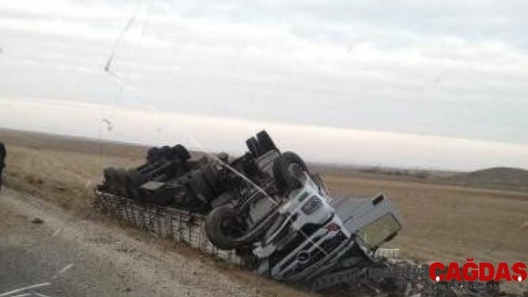 Otomobil tır ile çarpıştı: 1 ölü, 1 yaralı