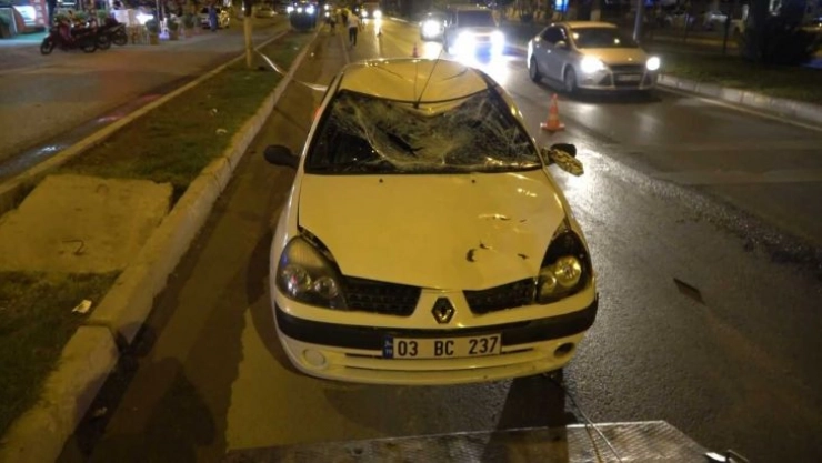 Otomobilin çarptığı bisikletli genç ağır yaralandı