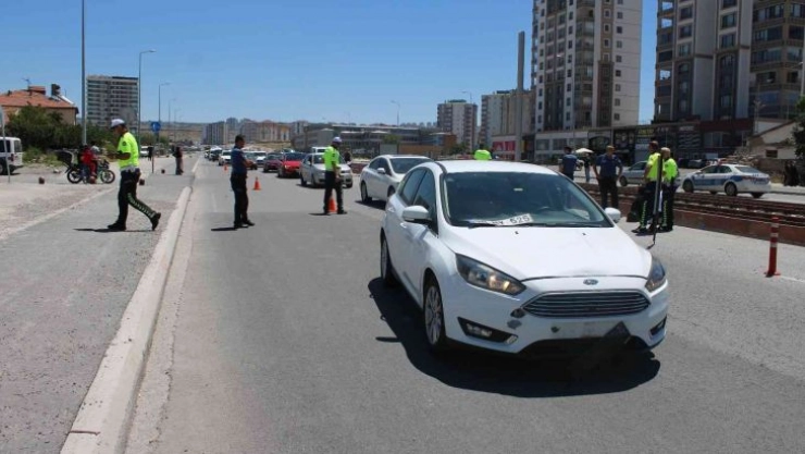 Otomobilin çarptığı zihinsel engelli çocuk ağır yaralandı