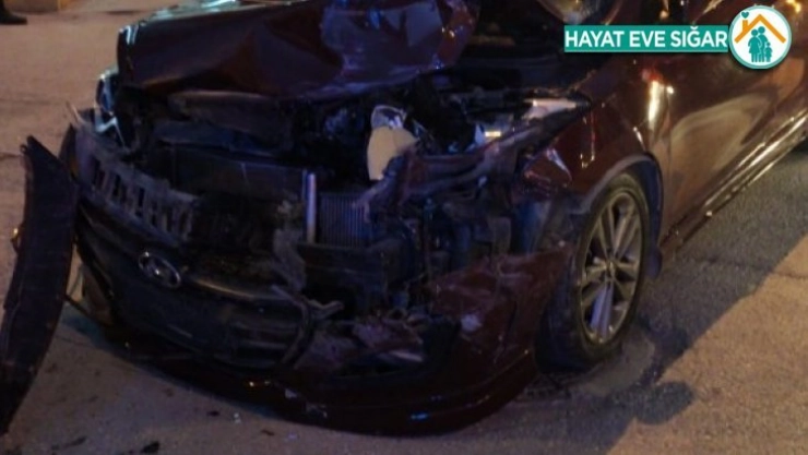 Otomobille kamyonet çarpıştı: 1 yaralı