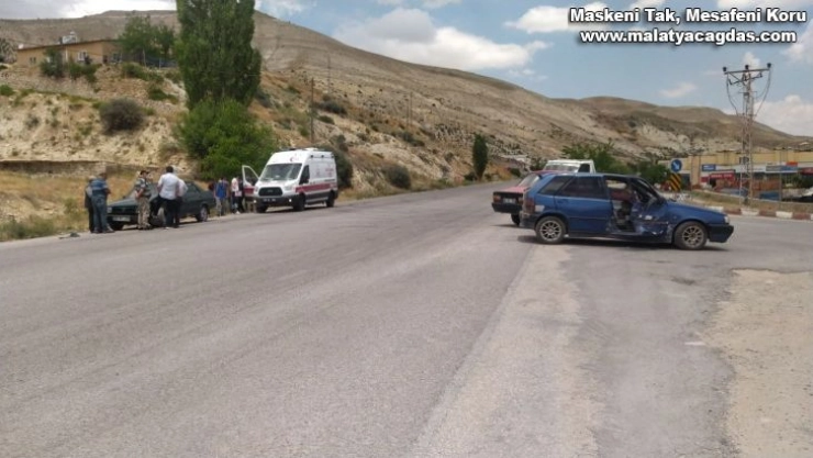 Otomobiller çarpıştı: 1 ağır yaralı