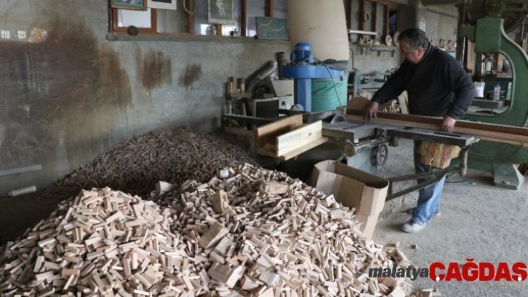 (Özel) Atık malzemelerden tescilli oyuncak ürettiler