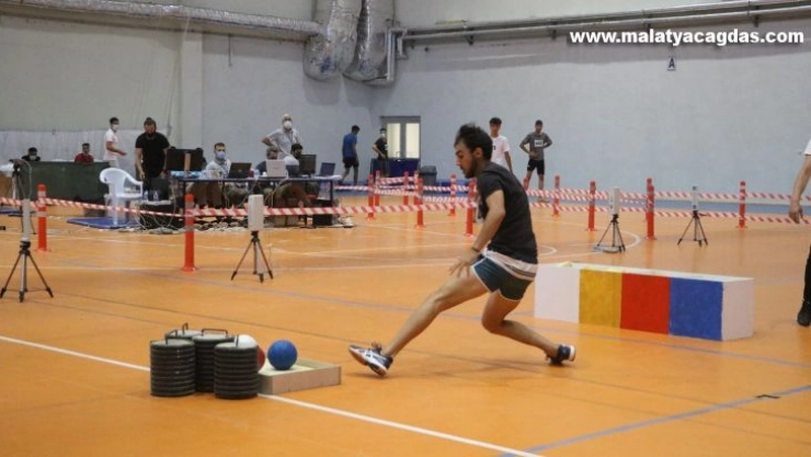 Özel yetenek sınavında zamanla yarıştılar