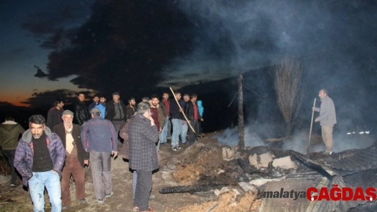 Özürlü çocuk evlerini yaktı