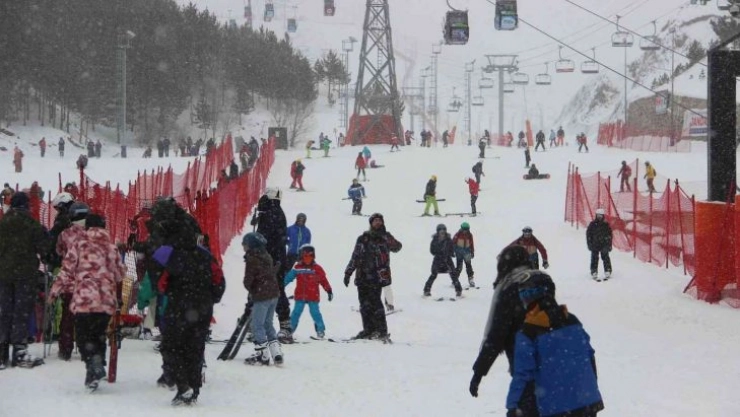 Palandöken'de düşe kalka kayak keyfi