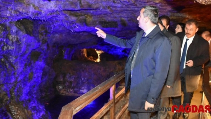 Paleozoik döneme ait Sulu Mağara turistleri ağırlıyor
