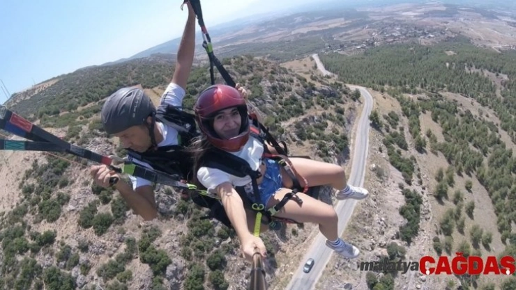 Pamukkale'de yamaç paraşütü turizmi