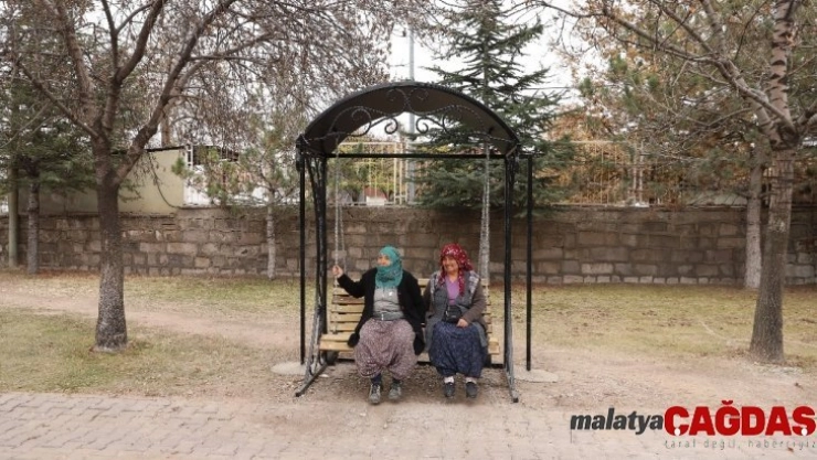 Parklarda farklı banklar