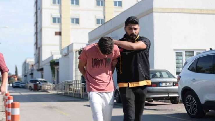 Parkta tartışan kuzenler, kendilerini uyaran genci bıçakladı