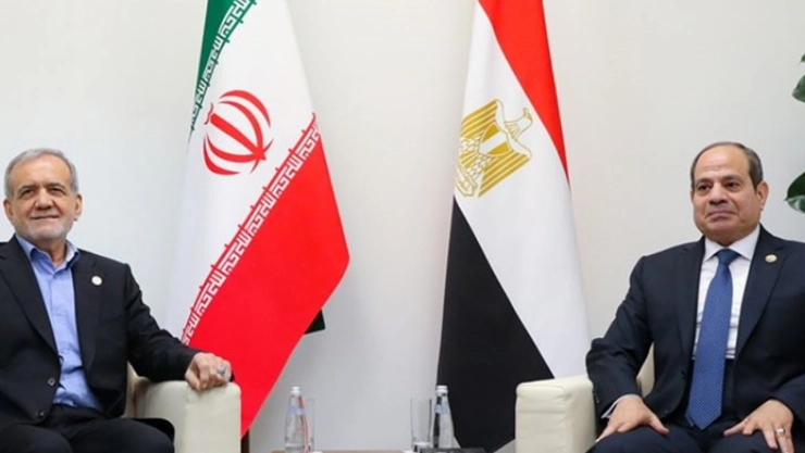 Pezeşkiyan ve Sisi, İran'ın nükleer enerji dosyasını görüştü