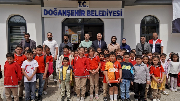 Playland Eğlence Tırı Doğanşehir'de çocukları sevindirdi