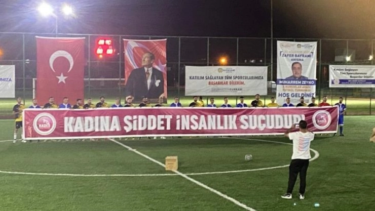 Polis futbol turnuvasında kadına şiddete dikkat çekti