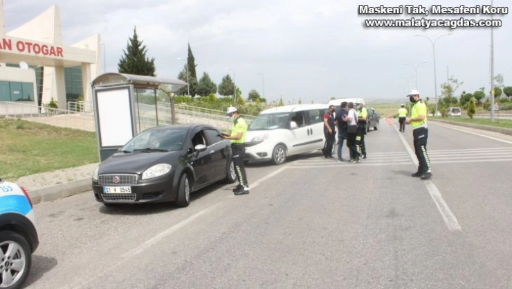 Polislerden sürücülere broşürlü bilgilendirme