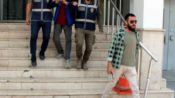 Polisten kaçmak için evine kazdığı tünelde yakalandı