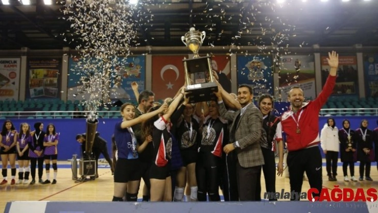 Potada krallar, filede kraliçeler sahneye çıktı