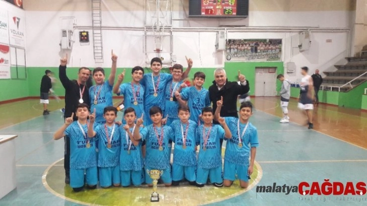 Poyrazdamları voleybolda Manisa şampiyonu