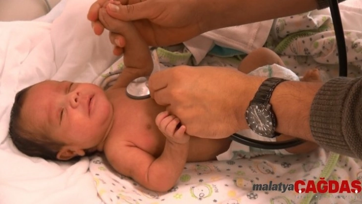 Prematüre Doğan Bebeğin Kalbindeki Damar Açıklığı Anjiyografik Yöntemle Kapatıldı