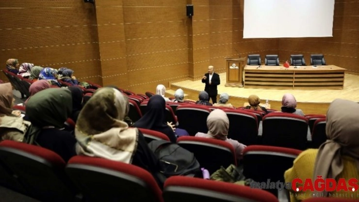 Prof. Dr. Akbaş öğrencilerle söyleşi gerçekleştirdi