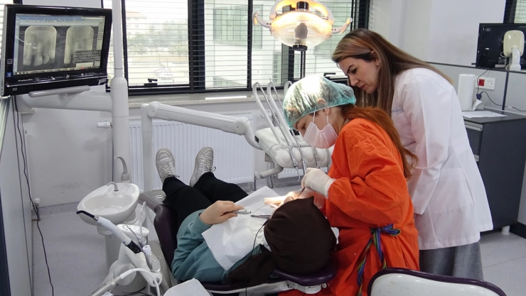 Prof. Dr. Şimşek: Kanal tedavisi hasta açısından korkulacak bir şey değildir