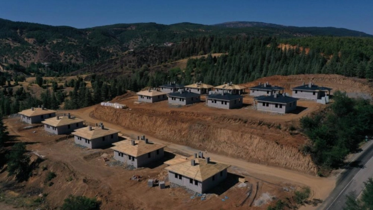 Pütürge'de 278 köy konutun ihalesi yapıldı