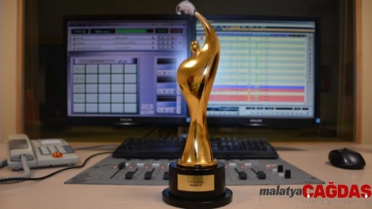 Radyo A'ya yılın radyosu ödülü