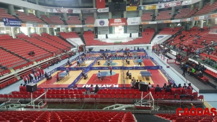 Raketler Okullar Arası İl Birinciliği için sallanıyor