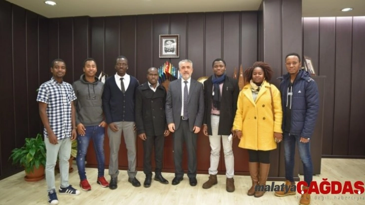 Rektör Bilgiç, Afrikalı öğrencilerle baş başa