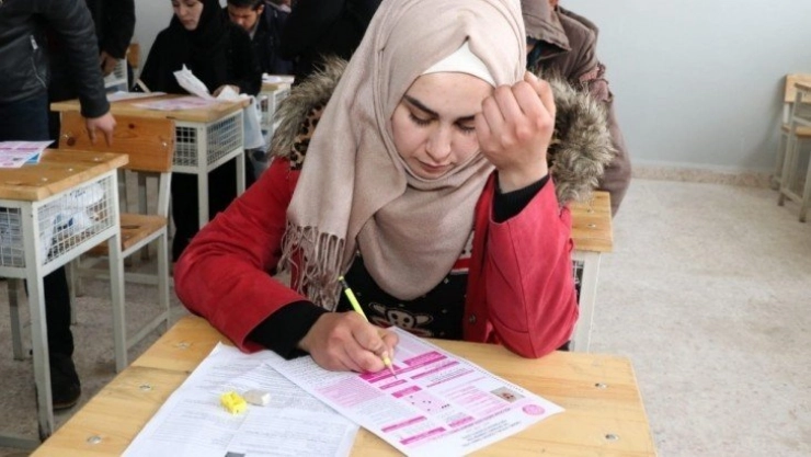 Resualayn ve Tel Abyad'ta öğrenciler üniversite sınavına girdi