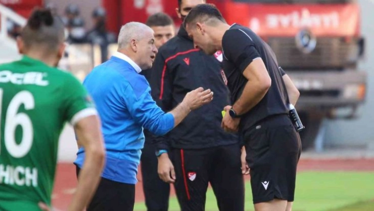 Rıza Çalımbay sarı kart gördü