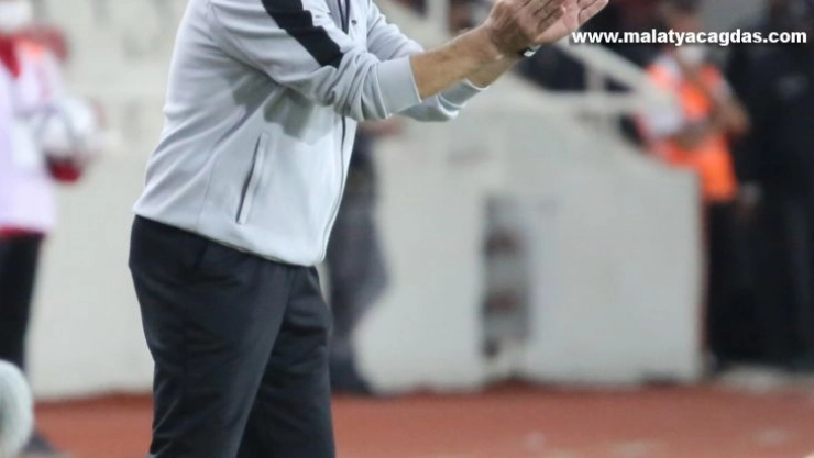 Rıza Çalımbay ve yardımcısı sarı kart gördü