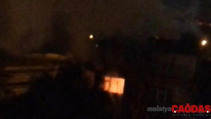 Rize'de metruk binada yangın çıktı