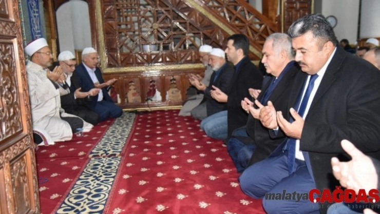 Sabah namazında tüm şehitler yad edildi