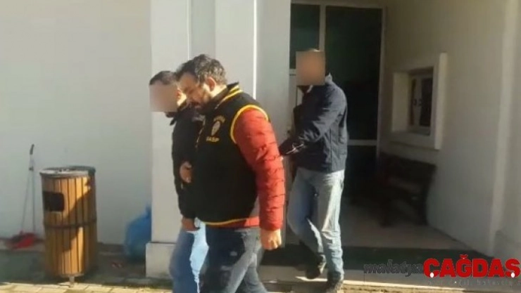 Sahte polisler çocukları gasp etti