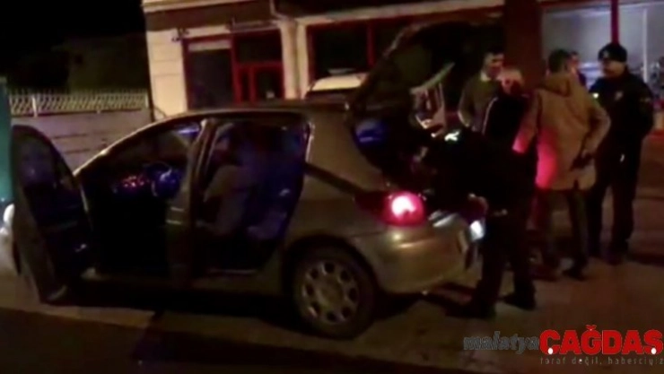 Sakarya polisi çok sayıda uyuşturucu ve silah ele geçirdi