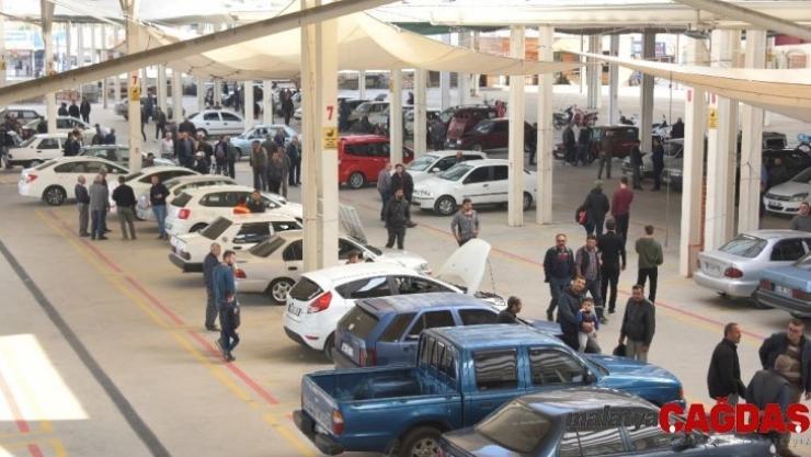 Salihli açık oto pazarı dolup taşıyor