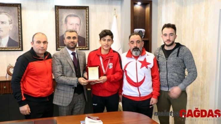 Şampiyon boksörden Başkan Say'a teşekkür ziyareti