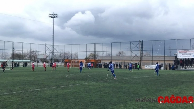 Şampiyon ilk yarıyı lider kapattı 1-0