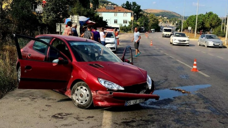 Samsun'da iki otomobil çarpıştı: 1 yaralı
