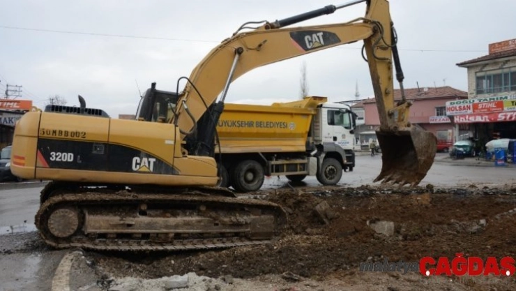Sanayide yol düzenleme çalışmaları yapılıyor