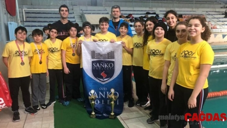 SANKO Okulları yüzmede 59 madalya ve 2 kupa kazandı