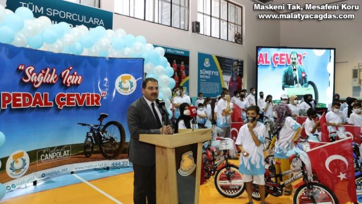 Şanlıurfa'da 100 öğrenciye bisiklet