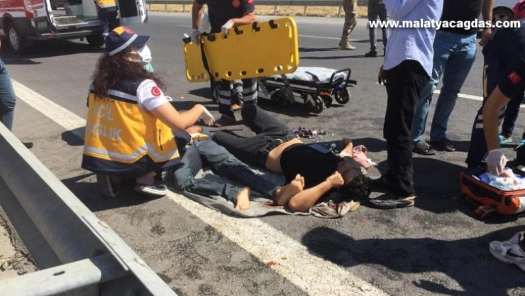 Şanlıurfa'da 2 otomobil kafa kafaya çarpıştı: 6 yaralı