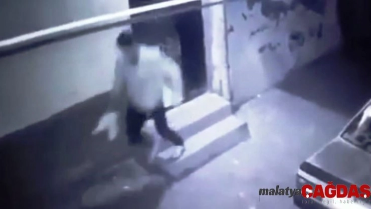 Şanlıurfa'da ayakkabı hırsızlığı güvenlik kamerasına yansıdı