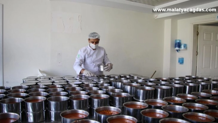 Şanlıurfa'da her gün 706 aileye sıcak yemek dağıtılıyor