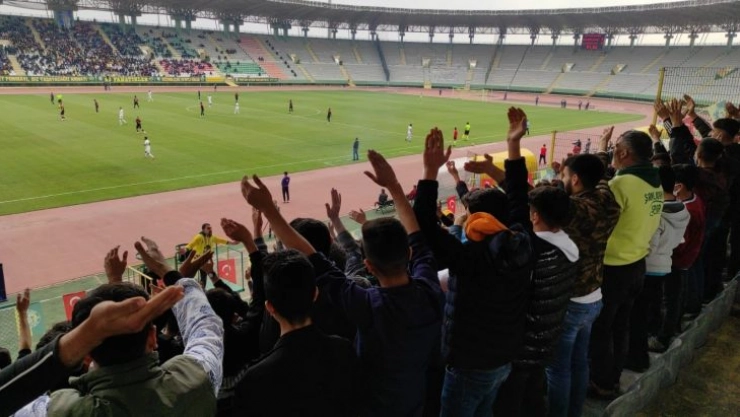 Şanlıurfa'da kırsaldan gelen öğrenciler ilk kez statta maç izledi