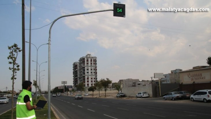Şanlıurfa'da radarlı hız tespit göstergesi kuruldu