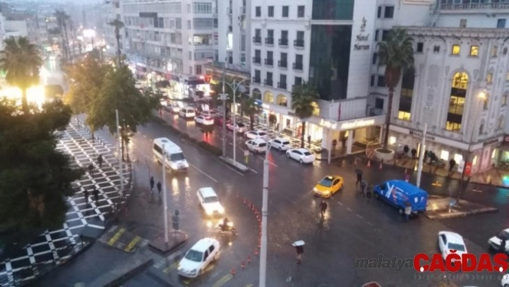 Şanlıurfa'da sağanak yağmur gün boyu etkisini sürdürdü