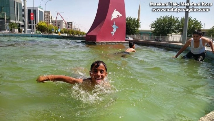 Şanlıurfa'da sıcak hava bunaltıyor